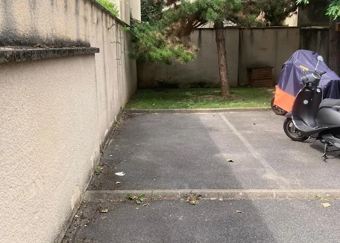 Joli Studio Avec Grande Terrasse Et Parking