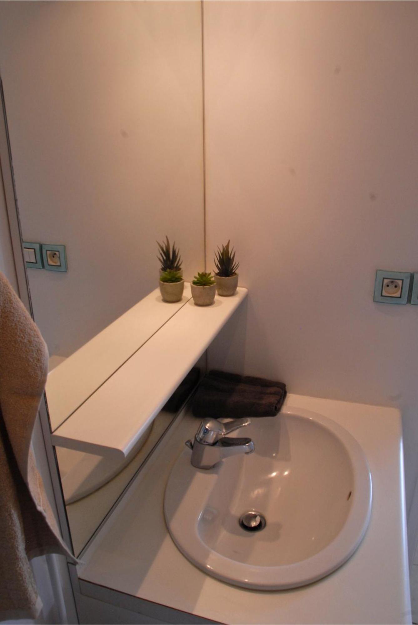 Appartement Joli Avec Grande Terrasse Et Parking *